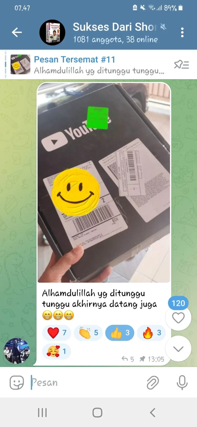 Testi dapat silver play button dari kelas sukses dari shorts